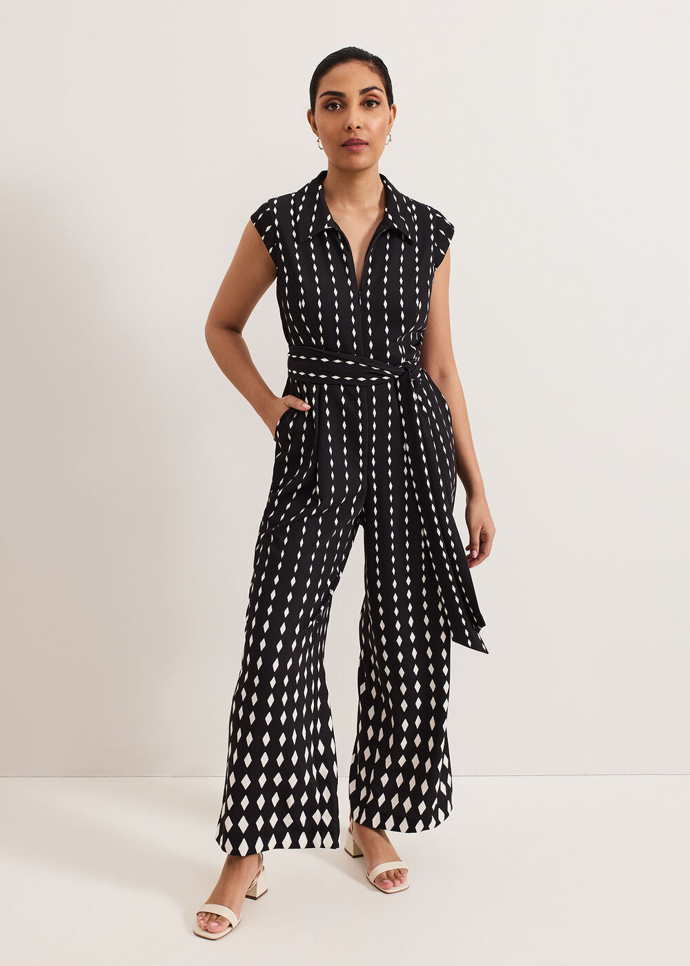 Petite Delina Jumpst - Black