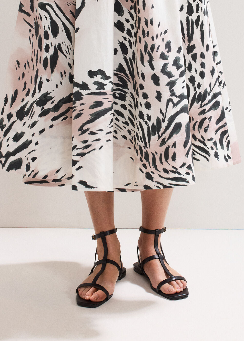 Strappy Flat Sandals - Black