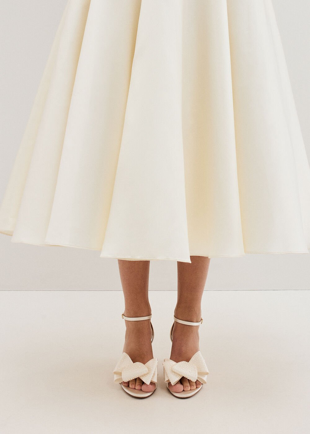 Pearl Bow Sandals - Ivory