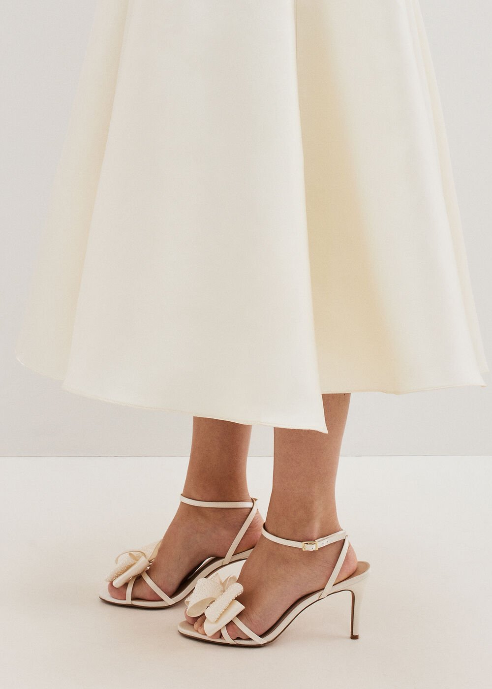 Pearl Bow Sandals - Ivory