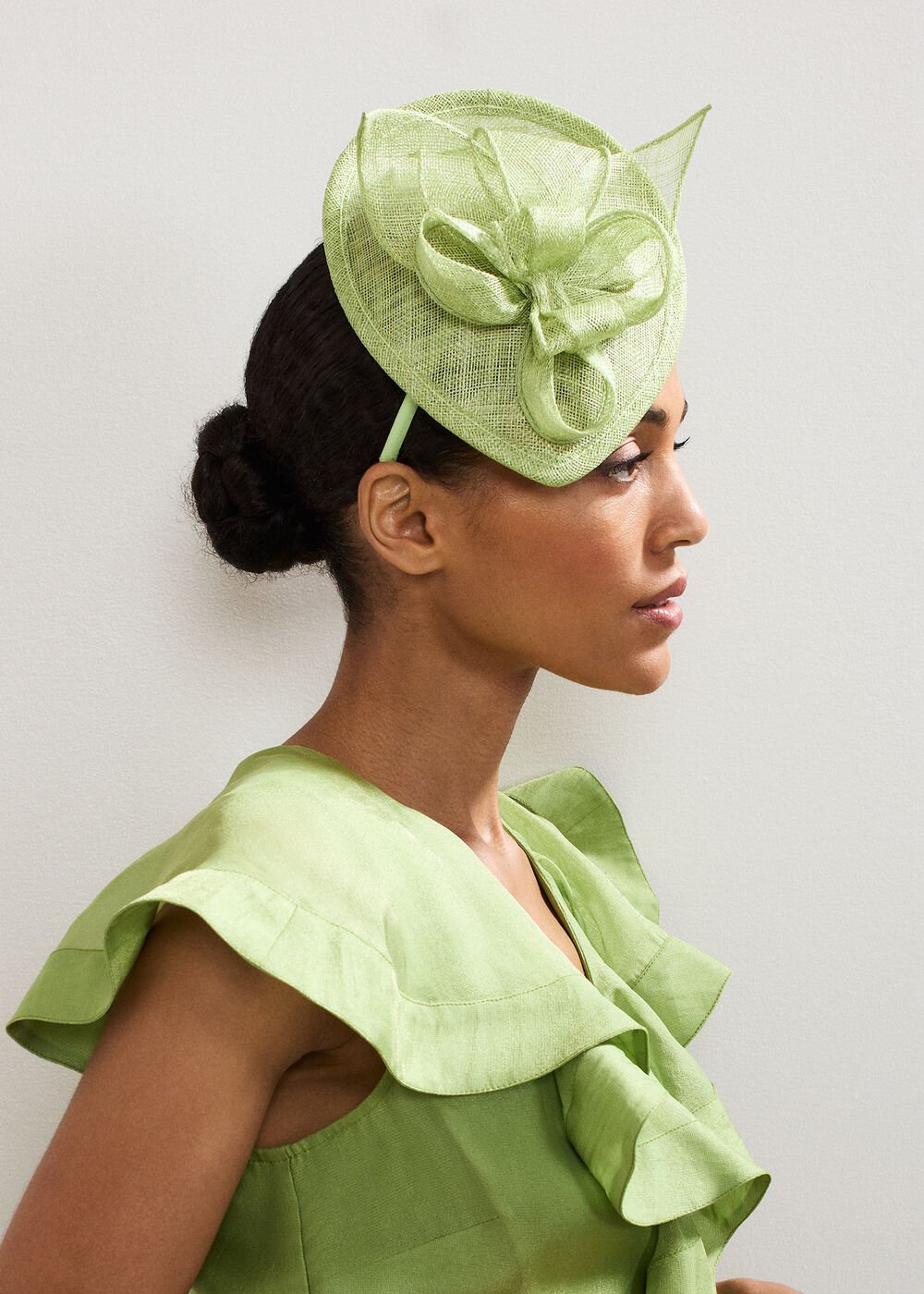 Mini Oval Fascinator - Pale Green