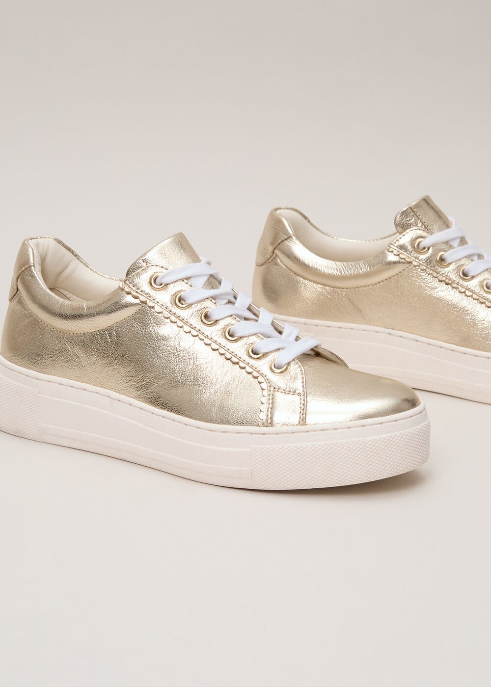 Metallic Trainer - Gold
