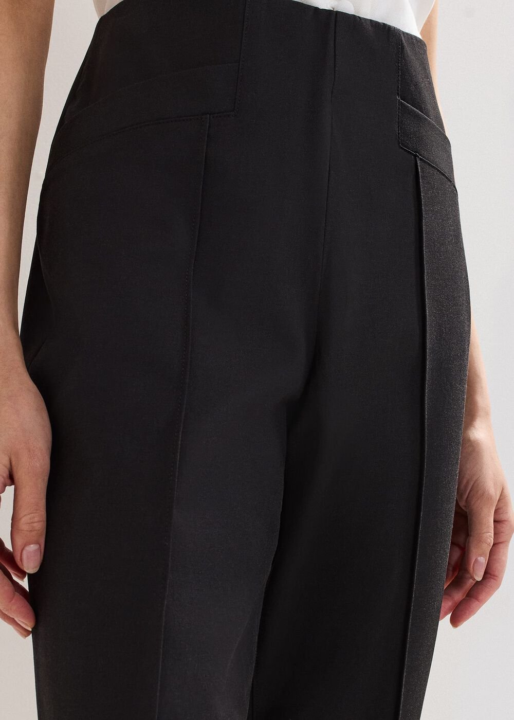 Miah Stretch Capri Trousers - Black