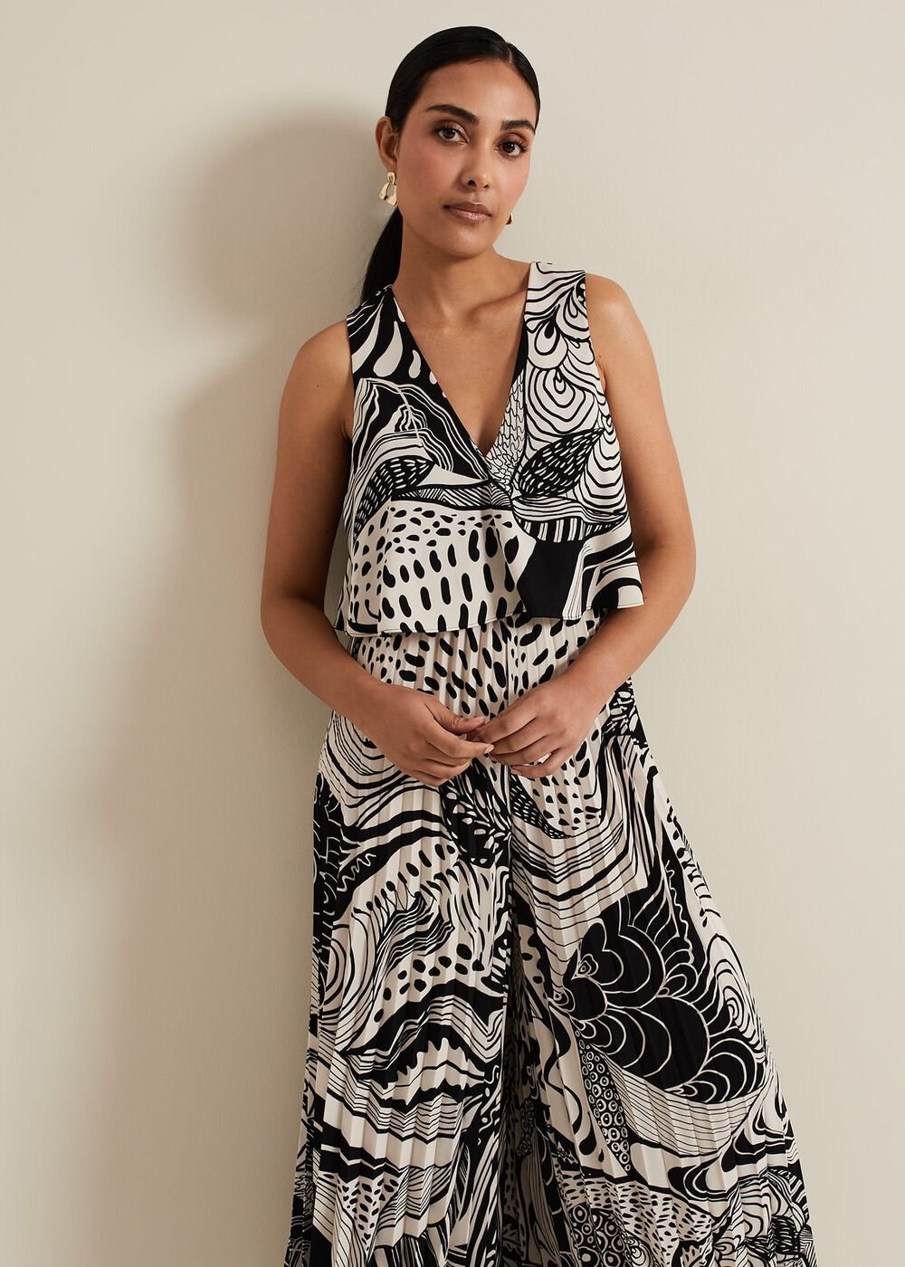 Petite Saskia Abstract Pleated Jumpsuit - Black