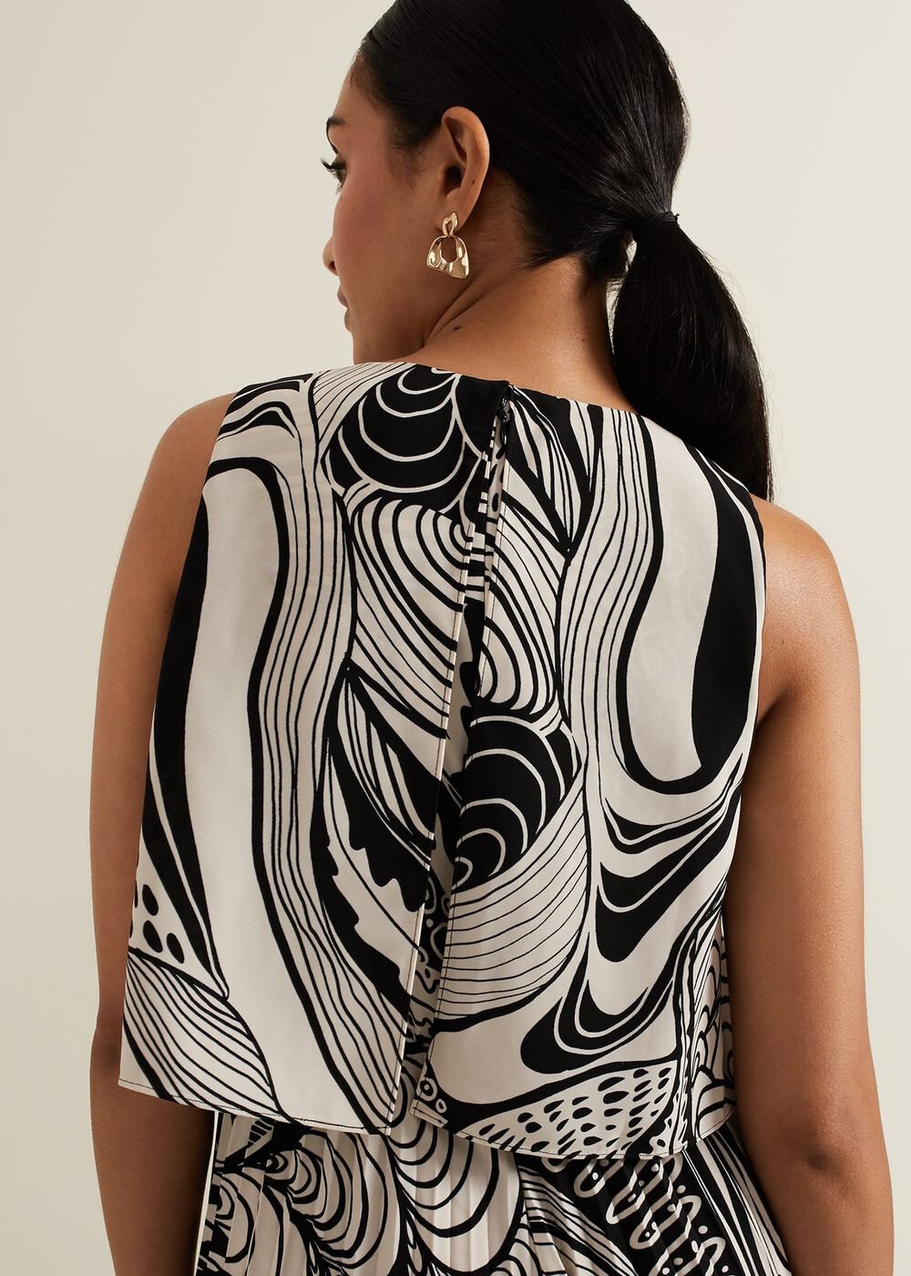 Petite Saskia Abstract Pleated Jumpsuit - Black