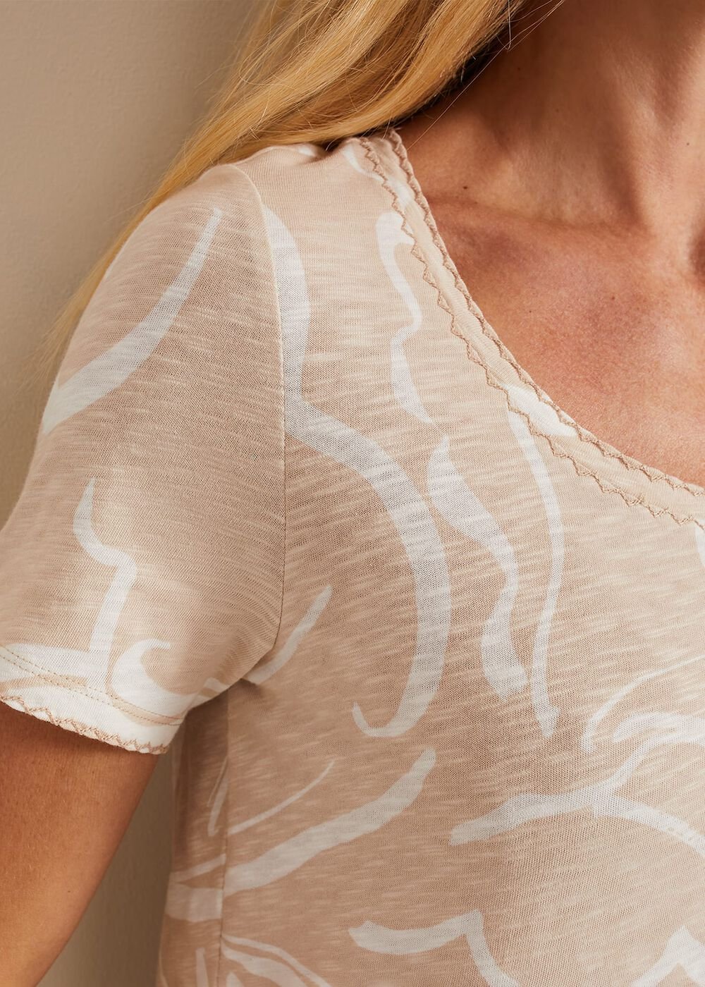 Nia Linear Print Top - Neutral