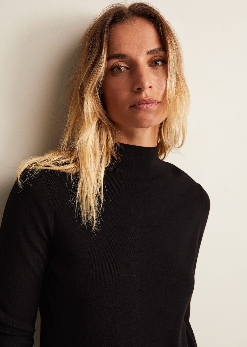 Teegan Turtle Neck Shirt Jumper - Black/Ivory