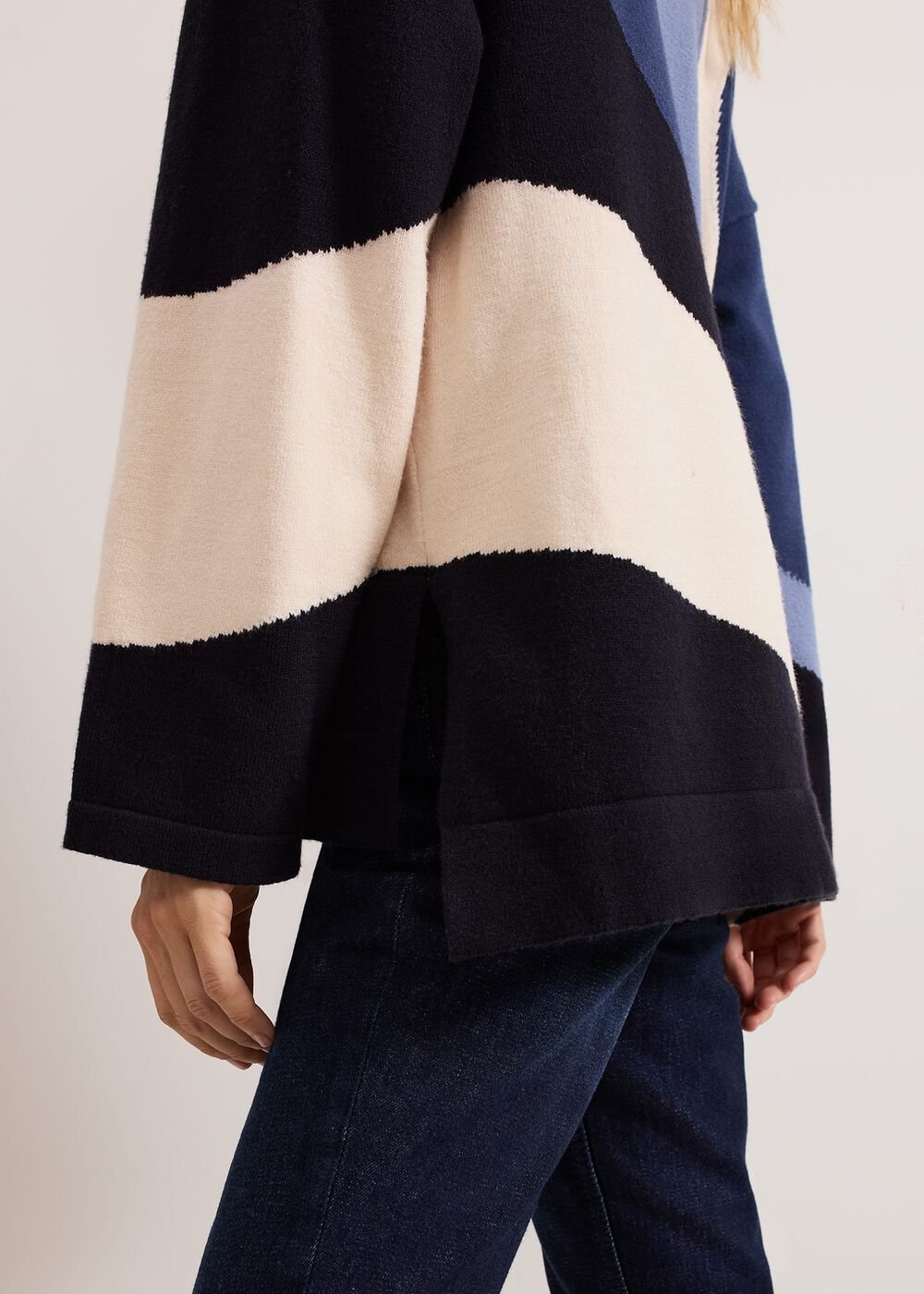 Sabrina Swirl Jacqaurd Jumper - Navy