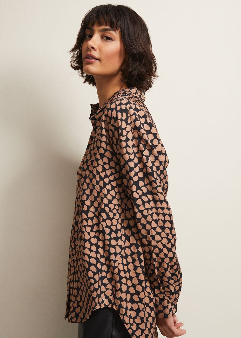 Darcie Heart Shirt - Black/Camel