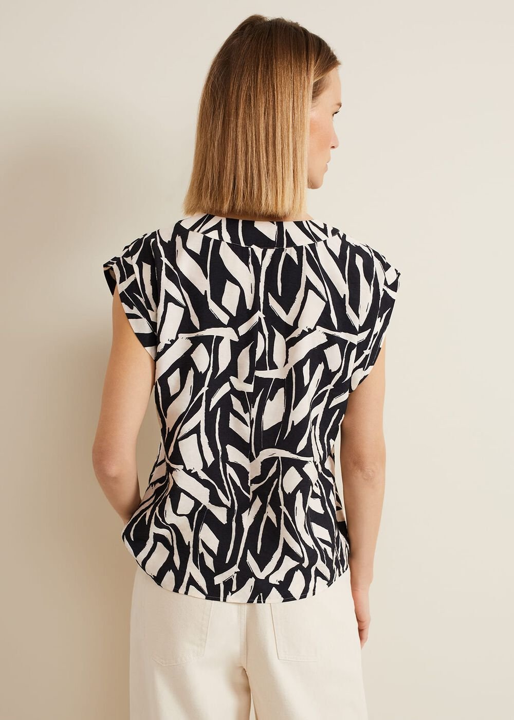 Celyn Notch Printed Blouse - Black/Ivory