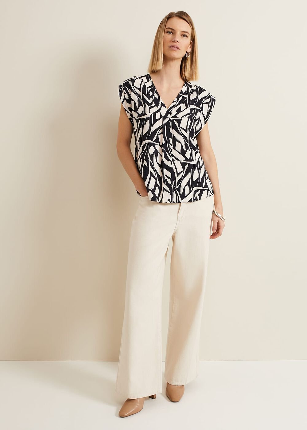 Celyn Notch Printed Blouse - Black/Ivory