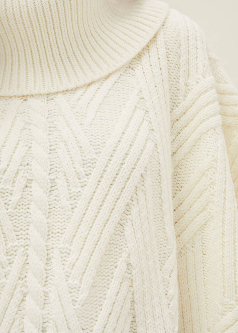 Melly Cable Knit Cape - Winter White