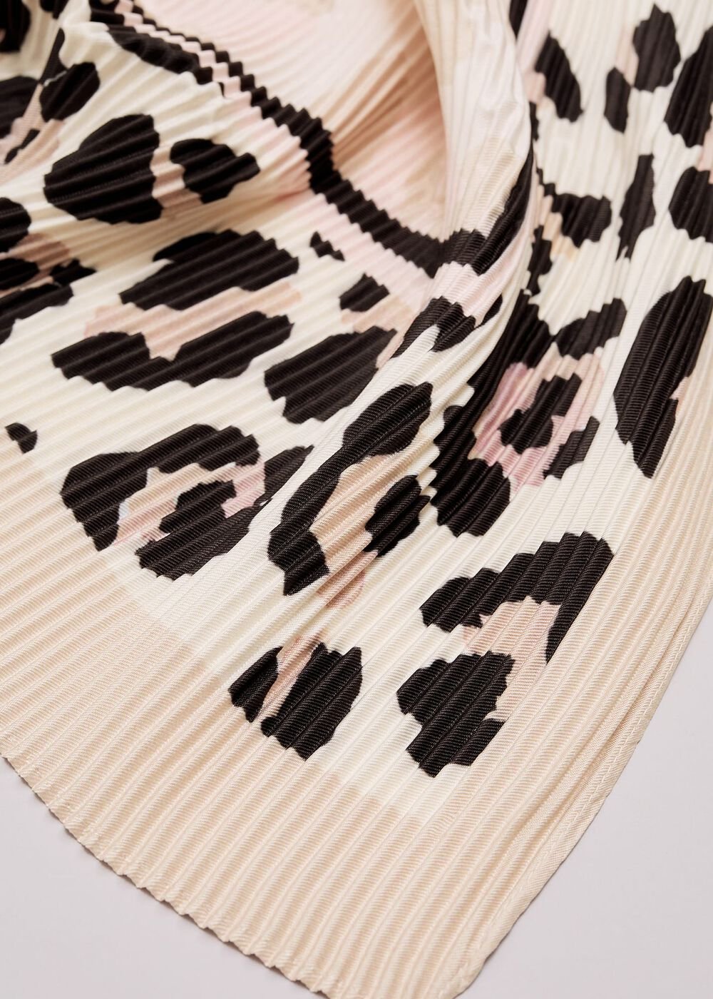 Leopard Pleated Scarf - Brown