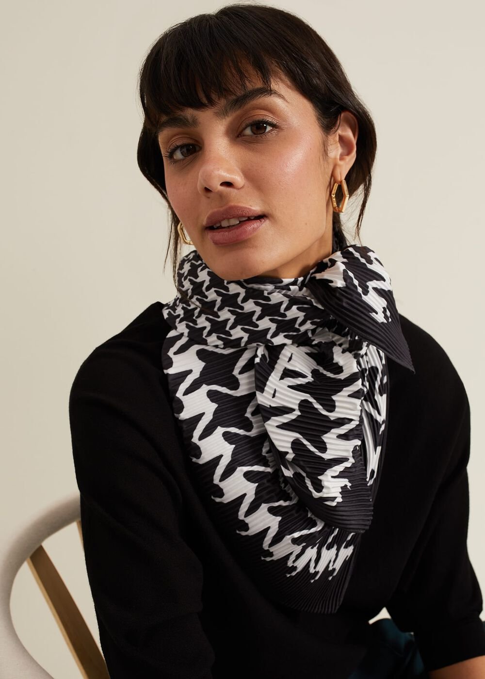 Houndstooth Pleated Scarf - Black