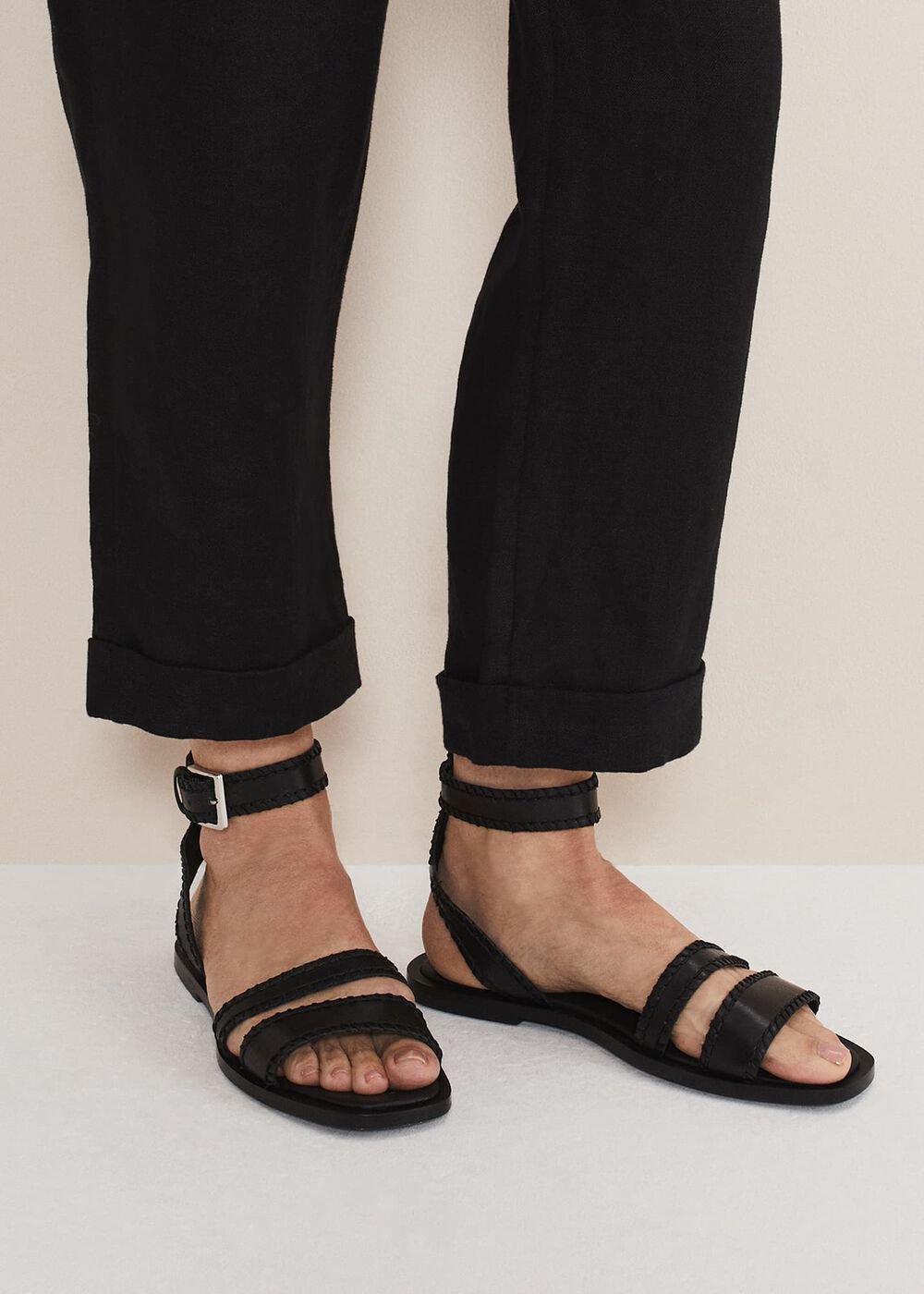 Leather Flat Sandals - Black