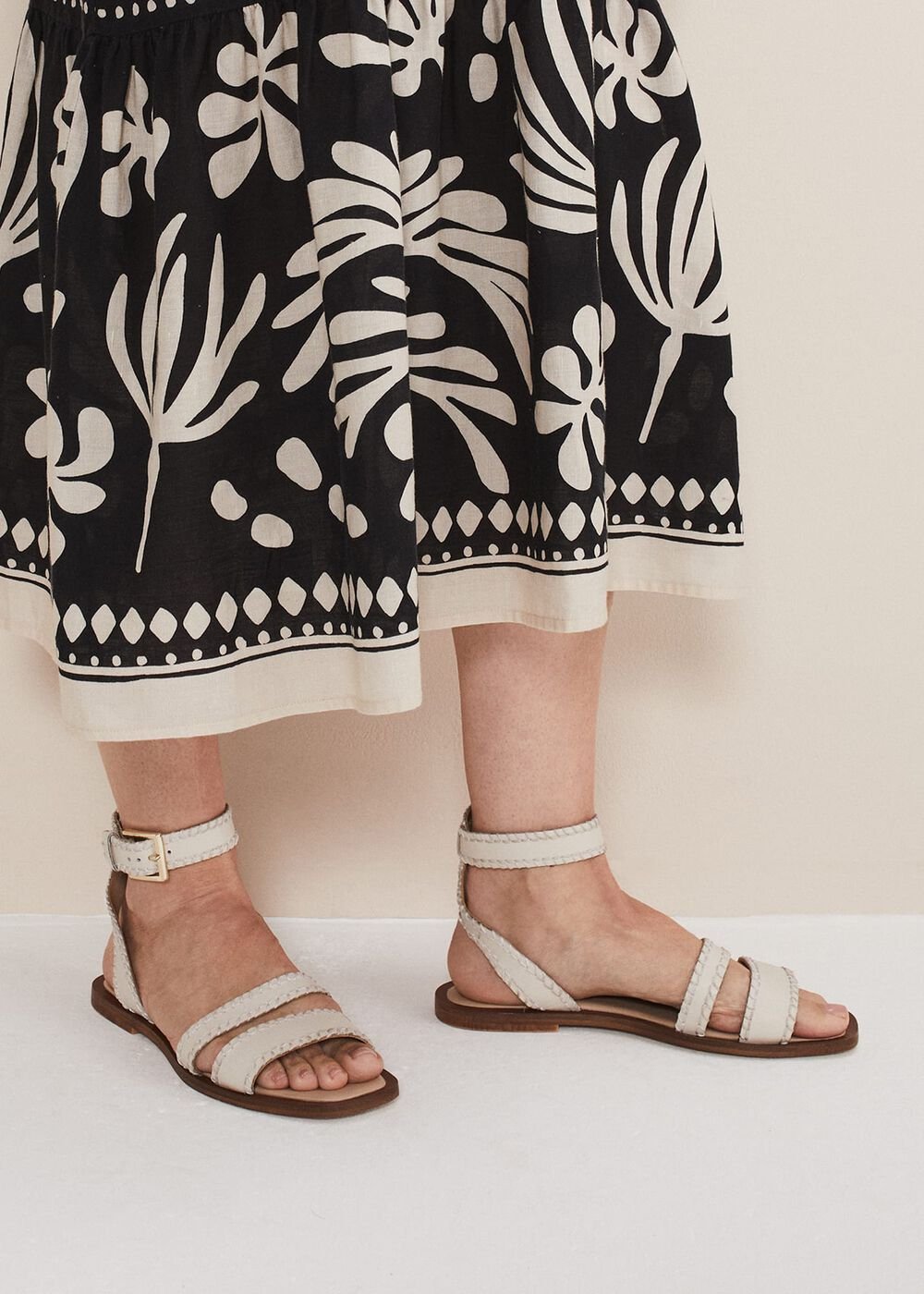 Leather Flat Sandals - Cream