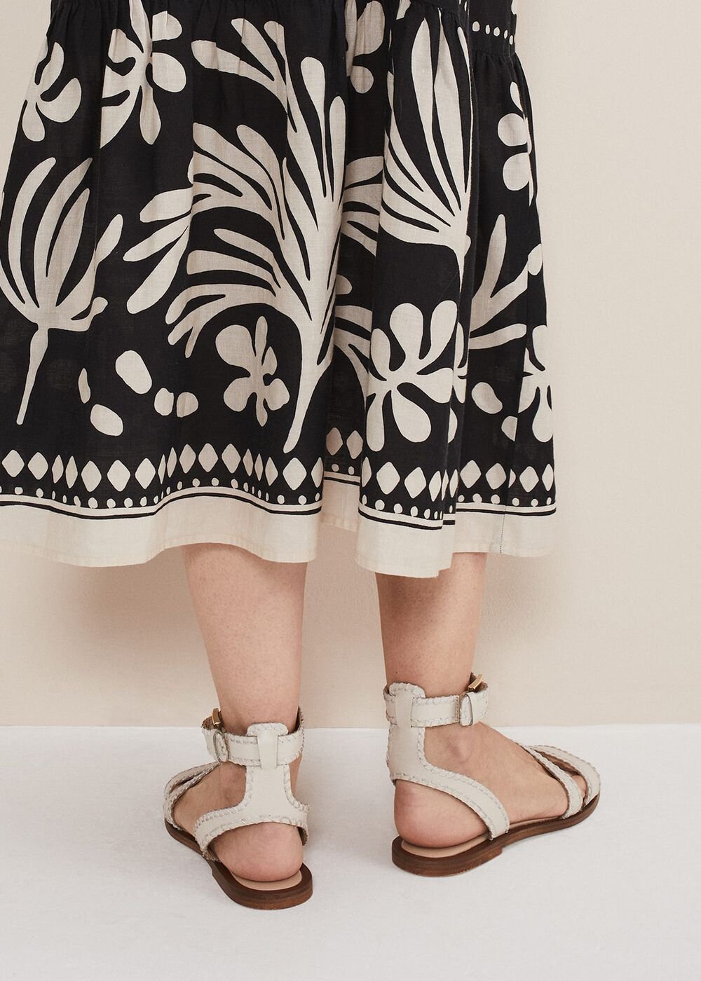 Leather Flat Sandals - Cream