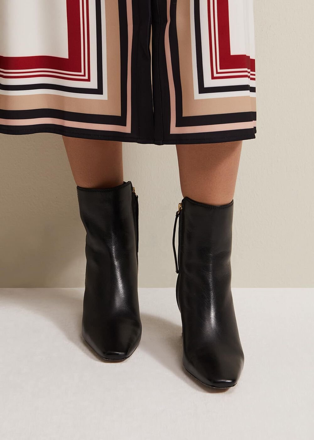 Brown Leather Ankle Boots - Black