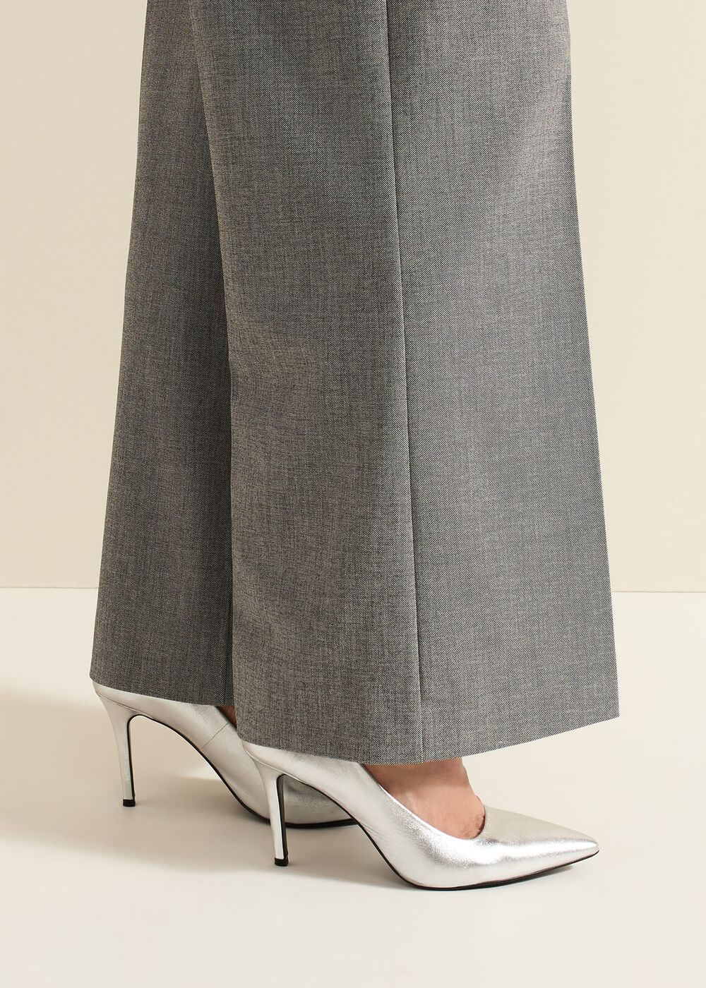 Silver Leather Pointed Court Shoes - Silver